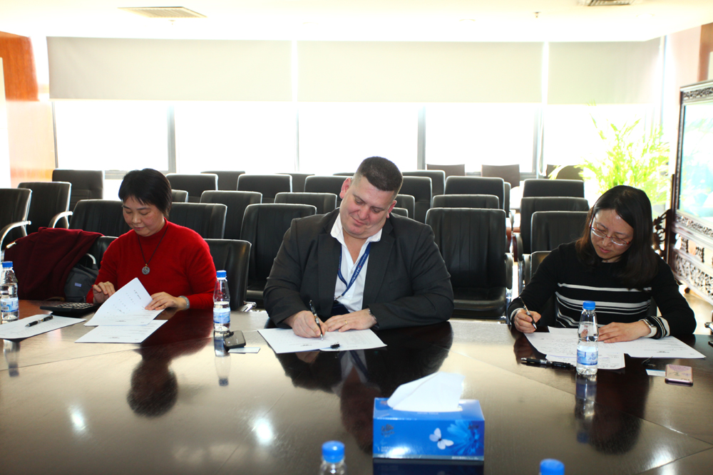 以“感恩”為主題的英語交流會(huì)圓滿結(jié)束