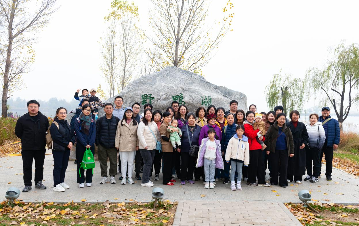 公司開展“探索自然，感悟秋色”秋游活動
